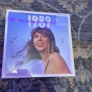 Taylor Swift Crystal Skies Blue Edition Vinyl (1989 Taylors Version)